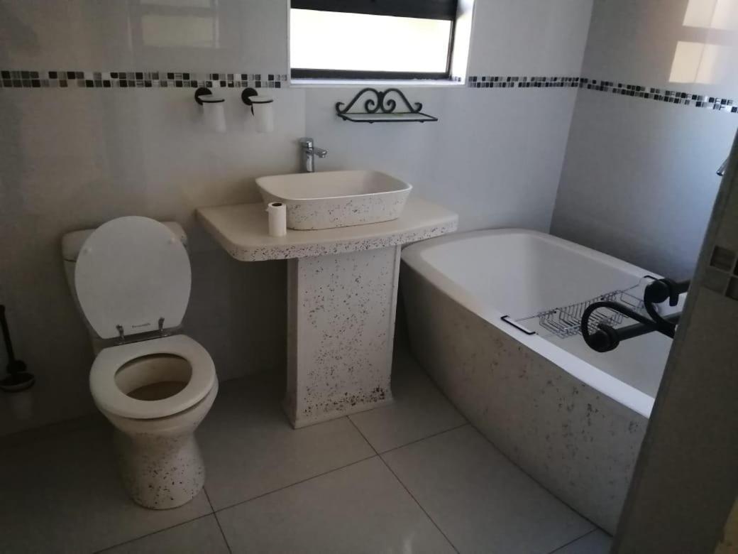 Alu Guesthouse Roodepoort Zimmer foto